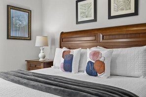 Iron/ironing board, WiFi, bed sheets - Last Minute Disney Getaway! Modern Townhouse. Book Now! #166743 (Orlando)