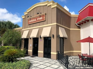 Outdoor dining - Last Minute Disney Getaway! Modern Spacious Townhouse. Book Now! #167211 (Orlando)