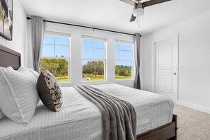 Iron/ironing board, WiFi, bed sheets - Last Minute Disney Getaway! Modern Spacious Townhouse. Book Now! #167211 (Orlando)