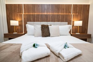 Iron/ironing board, WiFi, bed sheets - Last Minute Disney Getaway! Private Pool & Themed Bedrooms. Book Now! #172141 (Orlando)