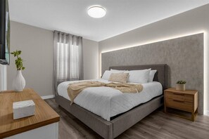 Iron/ironing board, WiFi, bed sheets - Last Minute Disney Getaway! Modern Spacious Townhouse. Book Now! #166699 (Orlando)