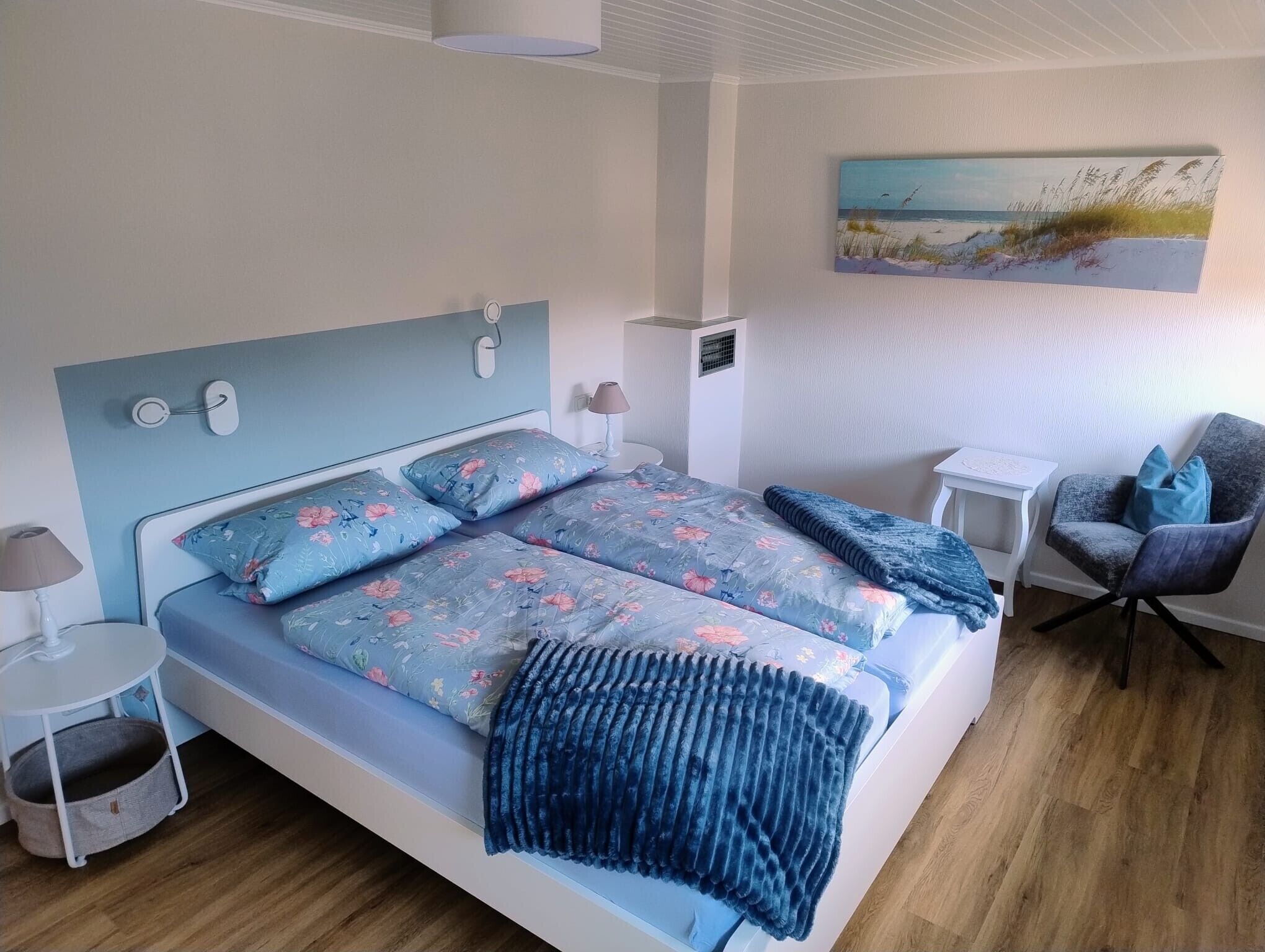 Een strijkplank/strijkijzer, wifi, beddengoed