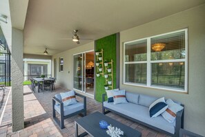 Outdoor dining - Last Minute Disney Getaway! Private Pool, Game Room & Themed Bedrooms. Book Now! #172197 (Orlando)
