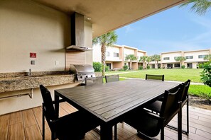 Outdoor dining - Last Minute Disney Getaway! Modern Townhouse & Private Terrace. Book Now! #165143 (Orlando)