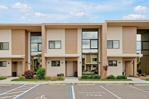 Exterior - Last Minute Disney Getaway! Modern Townhouse & Private Terrace. Book Now! #165143 (Orlando)