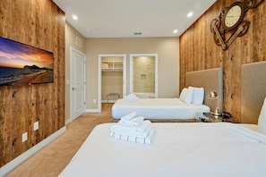 Iron/ironing board, WiFi, bed sheets - Last Minute Disney Getaway! Modern Townhouse & Private Terrace. Book Now! #165143 (Orlando)