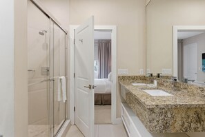 Hair dryer, towels - Last Minute Disney Getaway! Modern Townhouse & Private Terrace. Book Now! #172289 (Orlando)