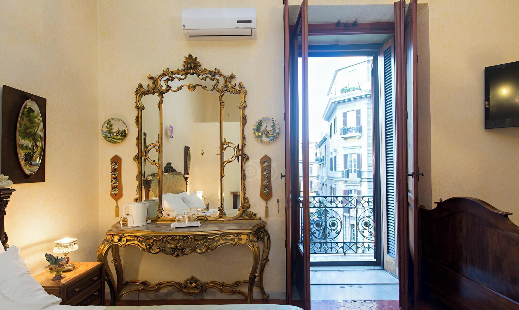 Chambre Quadruple Confort, balcon, vue ville | Chambres insonorisées, Wi-Fi gratuit