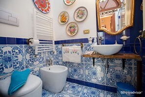 Comfort Double Room | Bathroom - B&B Atmosfere Del Centro Storico (TRECASE)