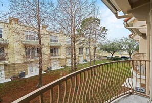 Property grounds - Last Minute Disney Getaway! Beautiful Townhouse & Private Balcony. Book Now! #172665 (Orlando)