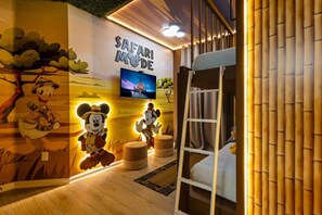 Iron/ironing board, WiFi, bed sheets - Last Minute Disney Getaway! Private Pool & Themed Bedrooms. Book Now! #172689 (Orlando)