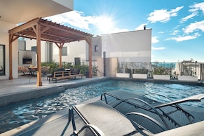 Outdoor pool, free pool cabanas, pool loungers - Luxury villa Natali with pool (Podstrana)