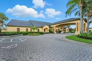 Exterior - Last Minute Disney Getaway! Private Pool & Themed Bedrooms. Book Now! #172787 (Orlando)