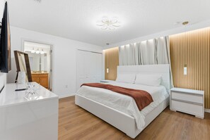 Iron/ironing board, WiFi, bed sheets - Last Minute Disney Getaway! Private Pool & Themed Bedrooms. Book Now! #172787 (Orlando)