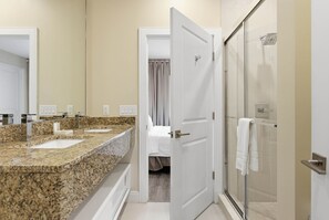 Hair dryer, towels - Last Minute Disney Getaway! Comfortable Bedrooms & Private Terrace. Book Now! #173053 (Orlando)