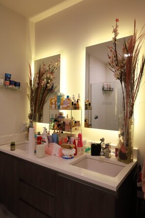 Shower, towels, toilet paper - Luxury 3BR Near MetLife Stadium Perfect for World Cup (Paramus)