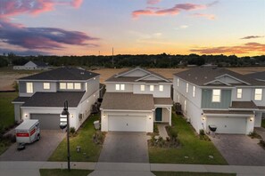 Exterior - Last Minute Disney Getaway! Private Pool, Game Room & Themed Bedrooms. Book Now! #173059 (Orlando)