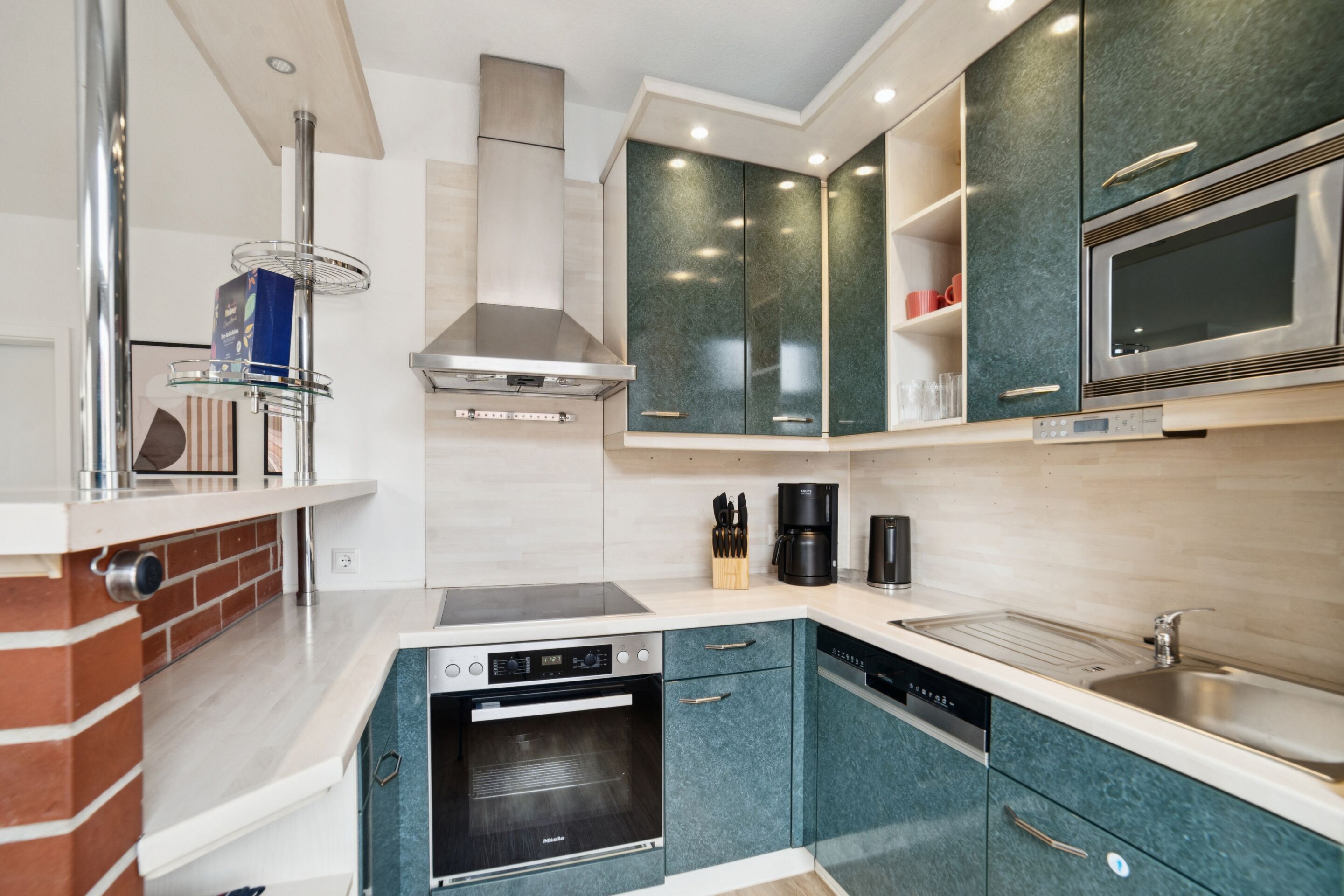 Kitchen equipment with oven, dishwasher and microwave