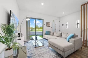 Smart TV - Last Minute Disney Getaway! Bright and Modern Townhouse with Terrace. Book Now! #172835 (Orlando)