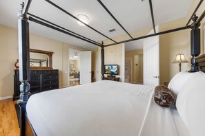 Desk, iron/ironing board, travel cot, free WiFi - Sleeps 6·2nd Floor Condo w/ Private Balcony (Orlando)