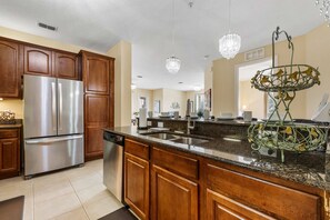 Fridge, microwave, oven, stovetop - Sleeps 6·2nd Floor Condo w/ Private Balcony (Orlando)
