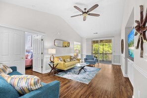 TV, offices - Spacious 3BR 2BA Barefoot Resort Near Golf & Beach (North Myrtle Beach)