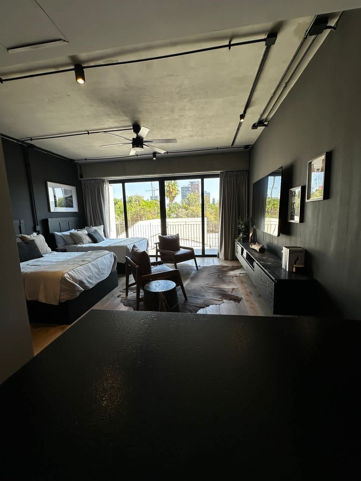 Tabla de planchar con plancha y wifi 