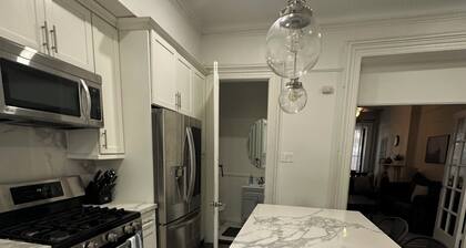 Prime location! Delightful Modern Prospect Height Townhouse 3Br/1.5Ba