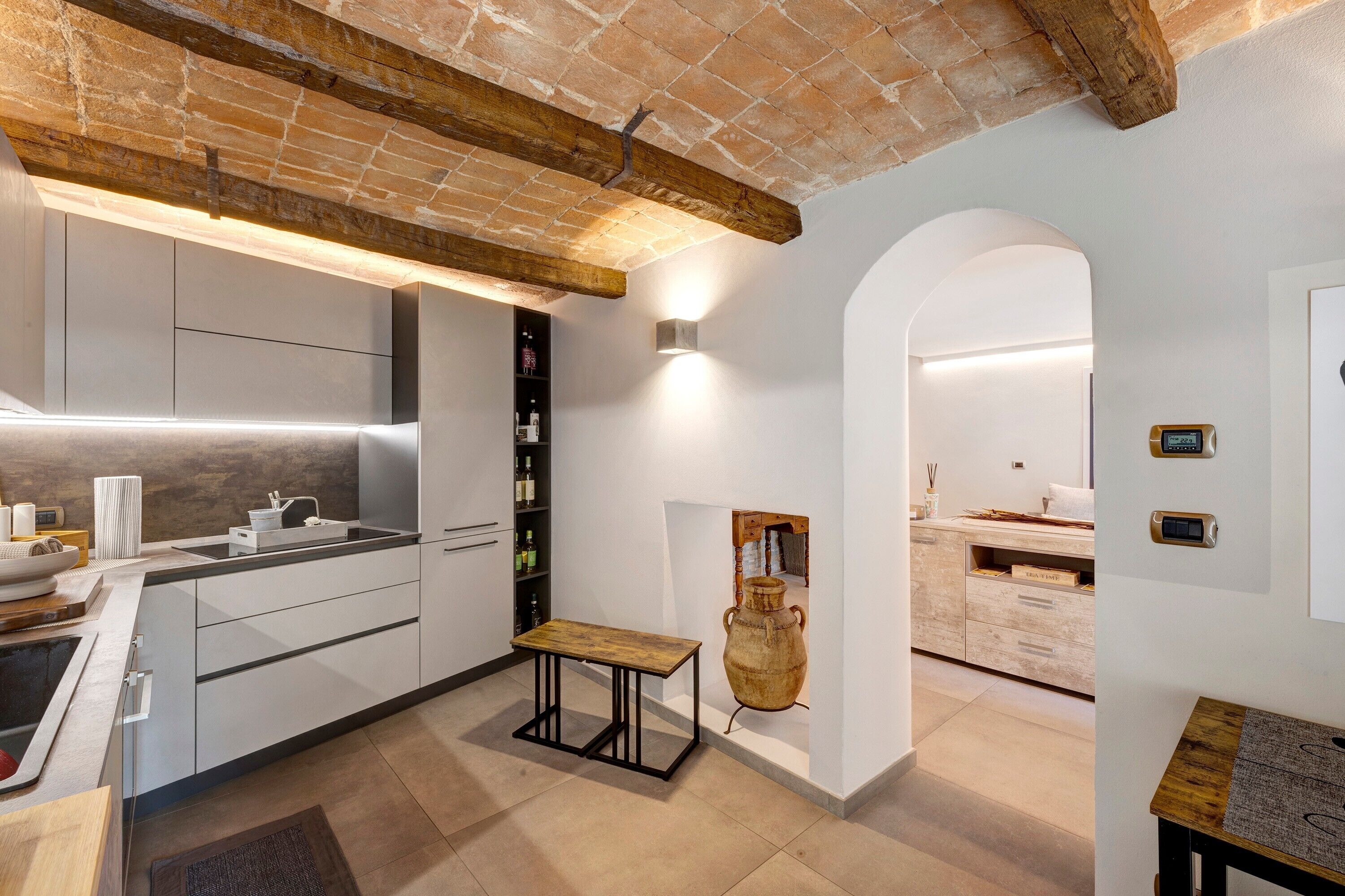 Frigorífico, horno, placa de cocina y lavavajillas