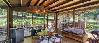 Appartement 'Villa Paradiso' avec piscine privée, jardin privé et Wi-Fi