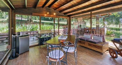 Villa Paradiso Apartment with Private Pool, Garden and Wi-Fi