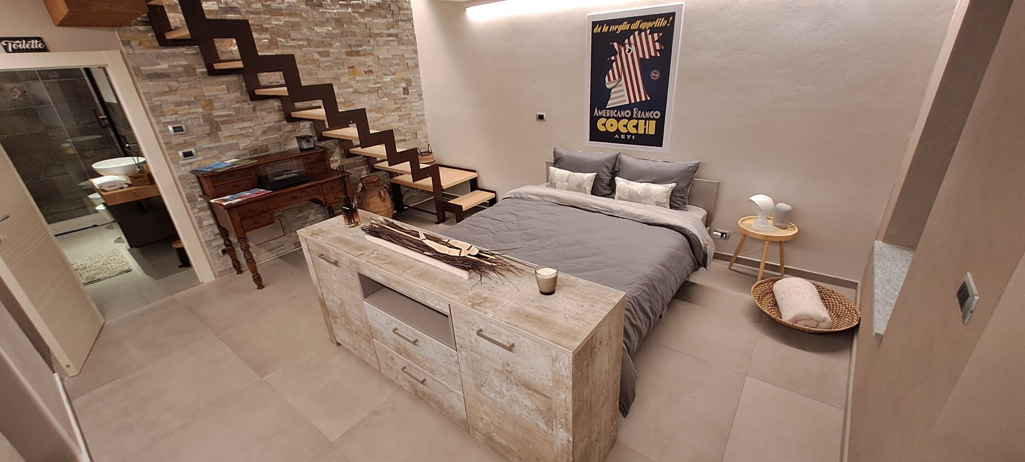 Tabla de planchar con plancha, wifi, ropa de cama