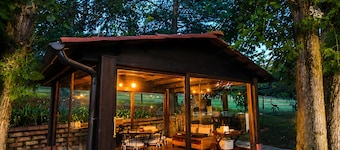 Villa Paradiso Apartment with Private Pool, Garden and Wi-Fi