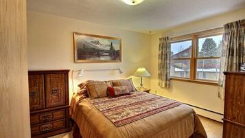 Iron/ironing board, travel cot, WiFi, bed sheets