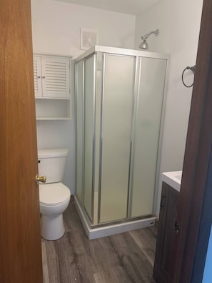 Shower, shampoo