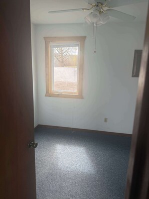 Interior - Pelican Cove - 2 bedroom cabin (Detroit Lakes)