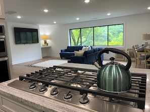 Interior - Close to airport, smokies and delightful Knoxville (Knoxville)