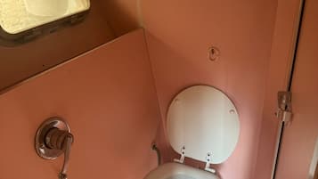 Classic Cabin, Sea View | Bathroom