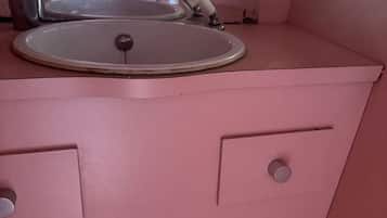 Classic Cabin, Sea View | Bathroom