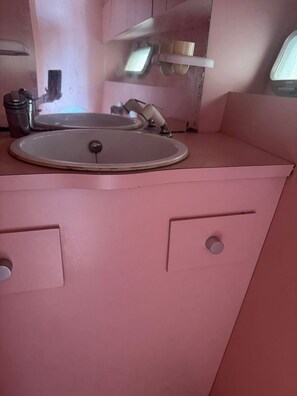 Classic Cabin, Sea View | Bathroom