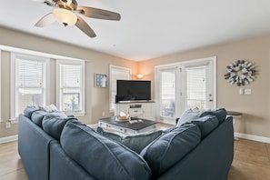 Smart TV, stereo - 3 BDR Oceanviews & Walk to Pier (Carolina Beach)