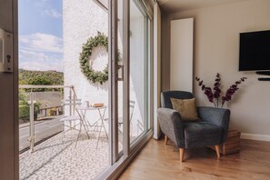 Interior - Nearmere, Slps 8, Central, Parking, Balcony, Views (Bowness-on-Windermere)