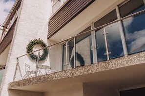 Exterior detail - Nearmere, Slps 8, Central, Parking, Balcony, Views (Bowness-on-Windermere)