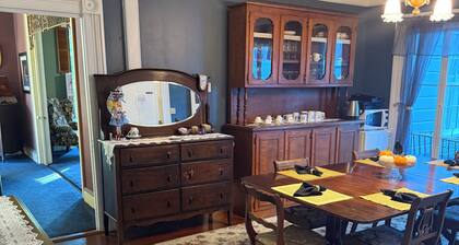 Oldest historic Victorian 7-bedroom bed & breakfast in charming Ferndale