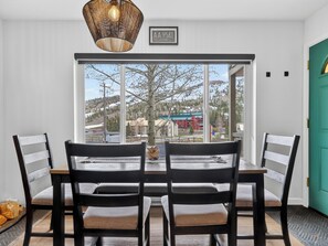 Dining - Modern Brian Head Condo - Walk to Giant Steps -  Hot Tub - Pet Friendly (Brian Head)