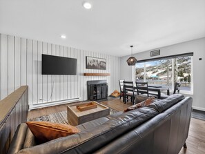 Smart TV - Modern Brian Head Condo - Walk to Giant Steps -  Hot Tub - Pet Friendly (Brian Head)