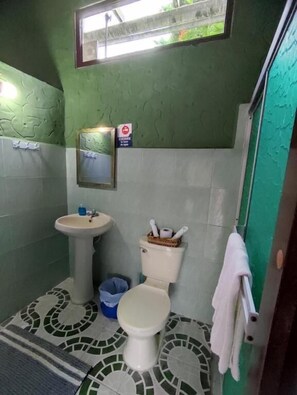 Standard Double Room, Patio, Pool View | Bathroom