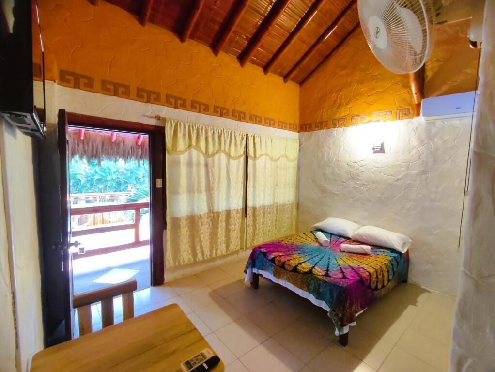 Phòng đôi Deluxe, sân hiên, quang cảnh hồ bơi | Két bảo mật tại phòng, màn/rèm cản sáng, bàn ủi/dụng cụ ủi quần áo 