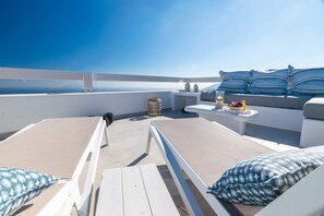 Terrace/patio - Villa Eliontha, Divine Sea Views, Private Hot Tub, Furnished Terrace, Santorini (Santorini)