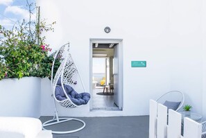Terrace/patio - Villa Eliontha, Divine Sea Views, Private Hot Tub, Furnished Terrace, Santorini (Santorini)